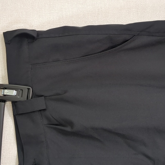 Under Armour Men's Golf Shorts Black Size 36 8" Plus Length Mid Rise - Picture 2 of 10